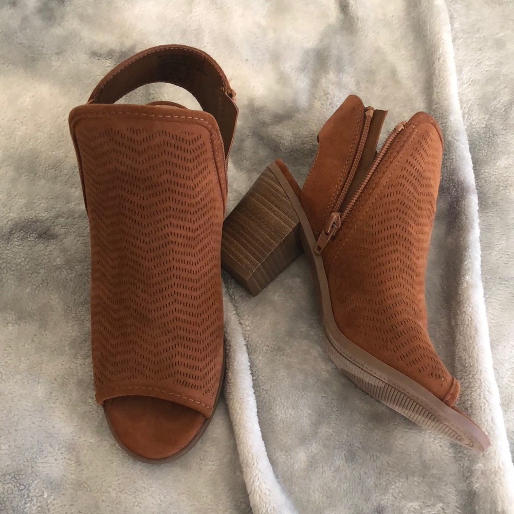 tan chunky heel